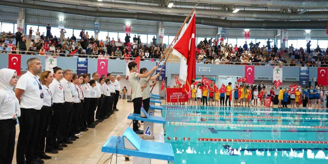 Şehitkamil’de, Kulaçlar Cumhuriyet İçin Atıldı