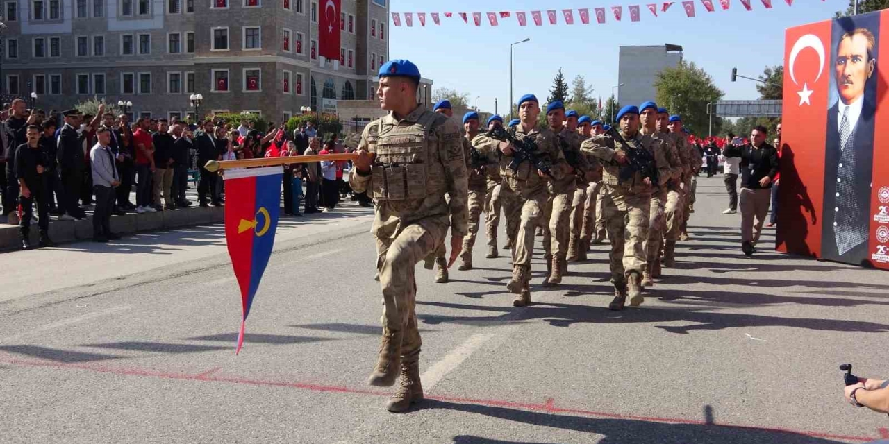 Adıyaman’da, Cumhuriyet’in 102. Yılı Coşkuyla Kutlandı
