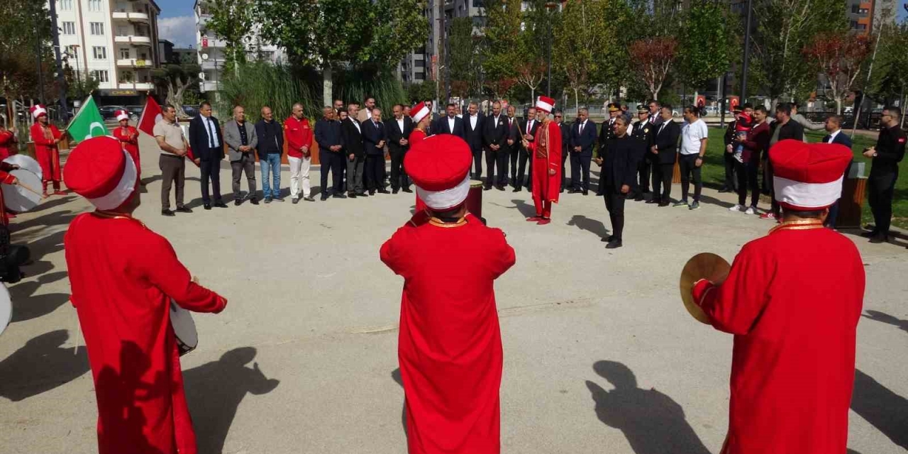 Festivalde Kurulan Sofradaki Yemek Ve Tatlılar 10 Dakikada Tükendi