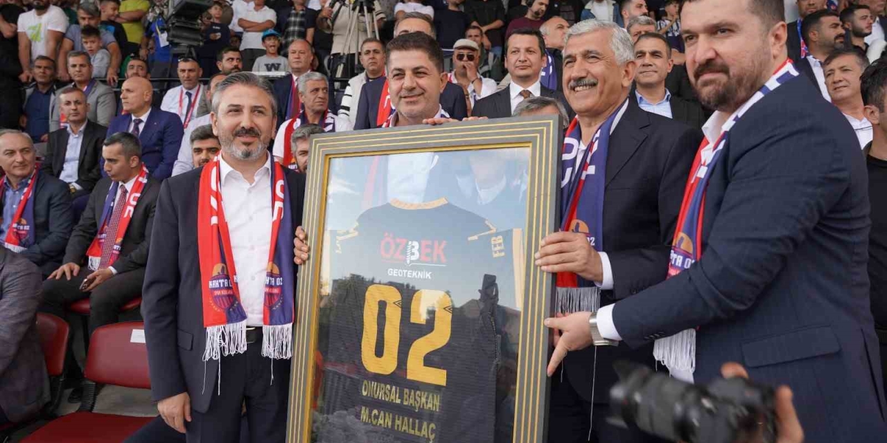 Kahta 02 Spor Kulübü’nden Başkan Hallaç’a "onursal Başkanlık" Unvanı