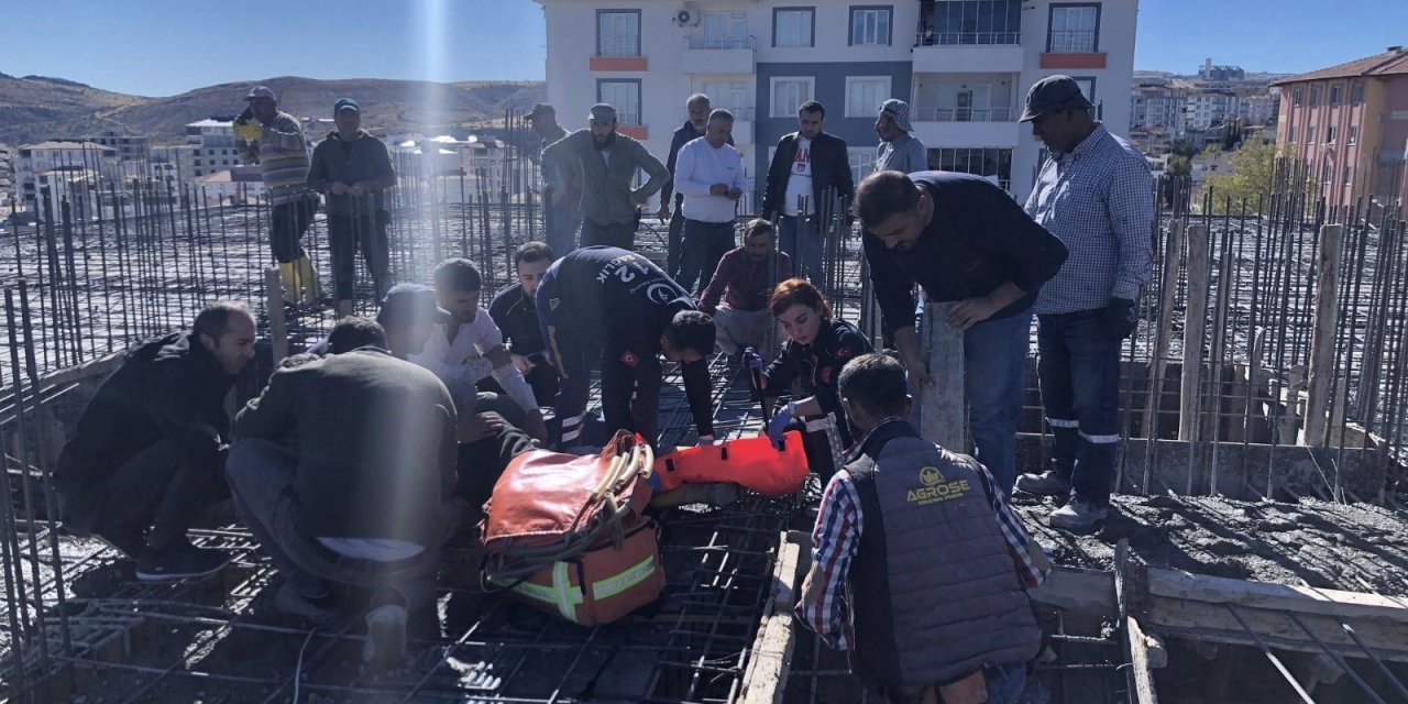 Adıyaman’da Cami Kubbesi Çöktü: 5 Yaralı