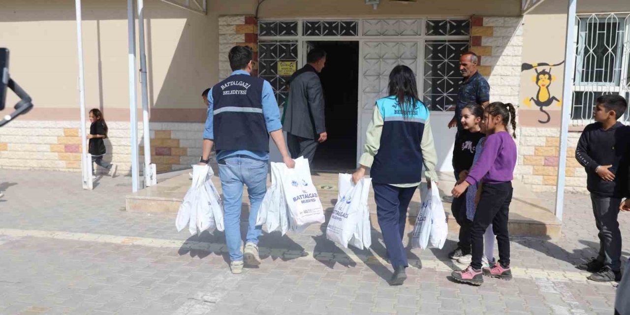 Battalgazi Belediyesi Çocukları Sinemayla Buluşturuyor