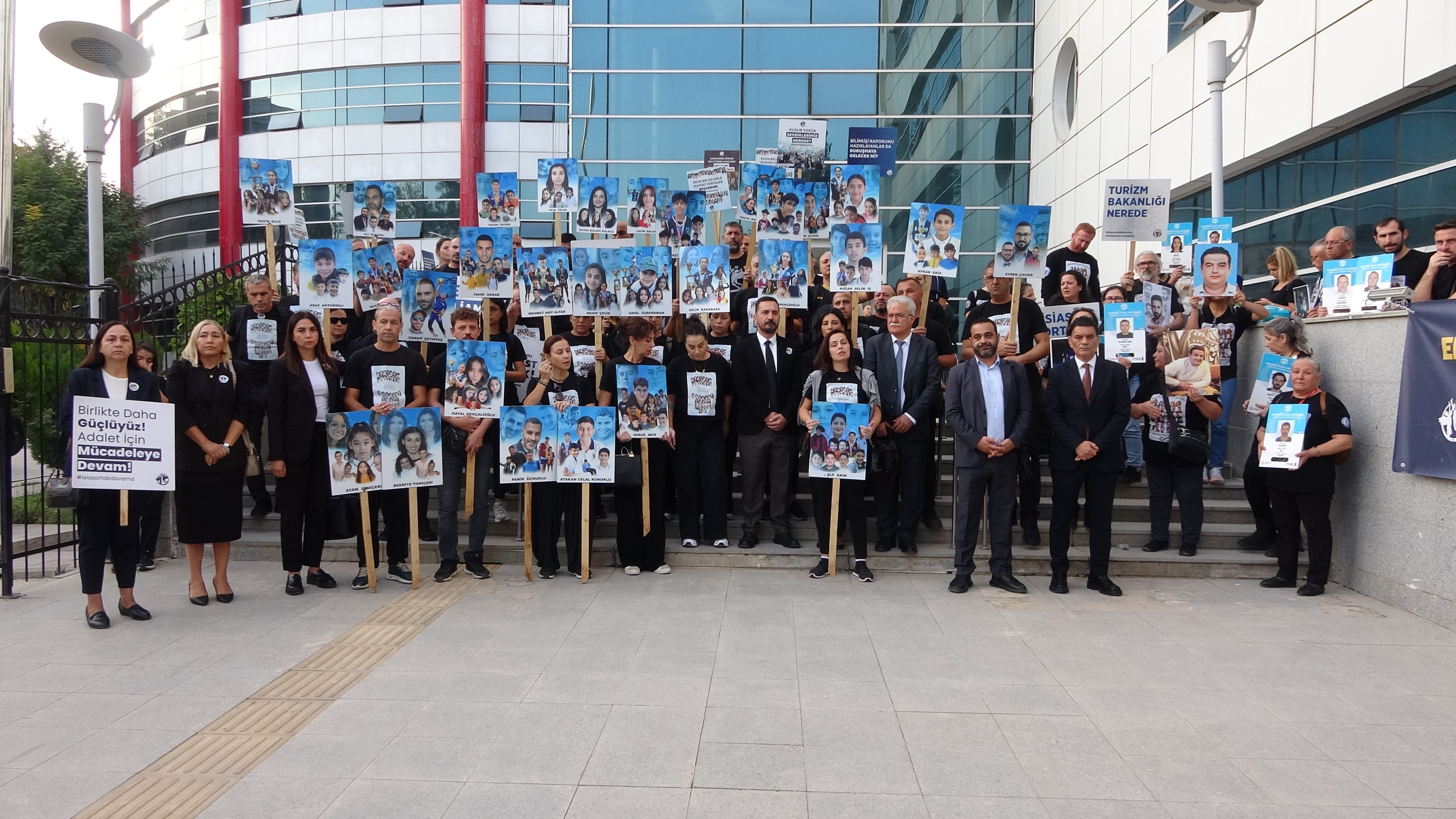 Kamu Görevlilerinin Yargılandığı Grand İsias Otel Davası Ertelendi