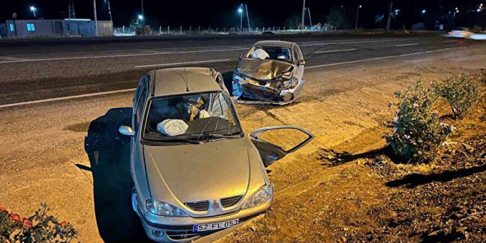 Akaryakıt İstasyonuna Girmek İsteyen Araç Bir Başka Araçla Çarpıştı: 1’i Ağır 8 Yaralı