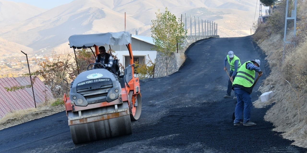 Yeşilyurt Belediyesi, Banazı’nın Yollarını Yeniliyor
