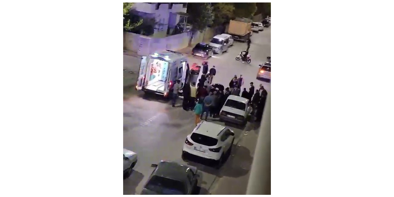 Motosikletle Otomobilin Çarpışma Anları Kameralara Yansıdı: 1’i Ağır 2 Yaralı