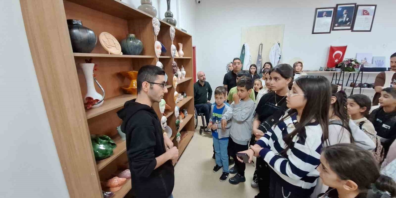 Kursiyer Öğrencilerden Engelli Bireylere Ziyaret