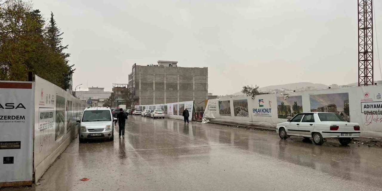 Besni’de Sağanak Yağış Etkili Oldu