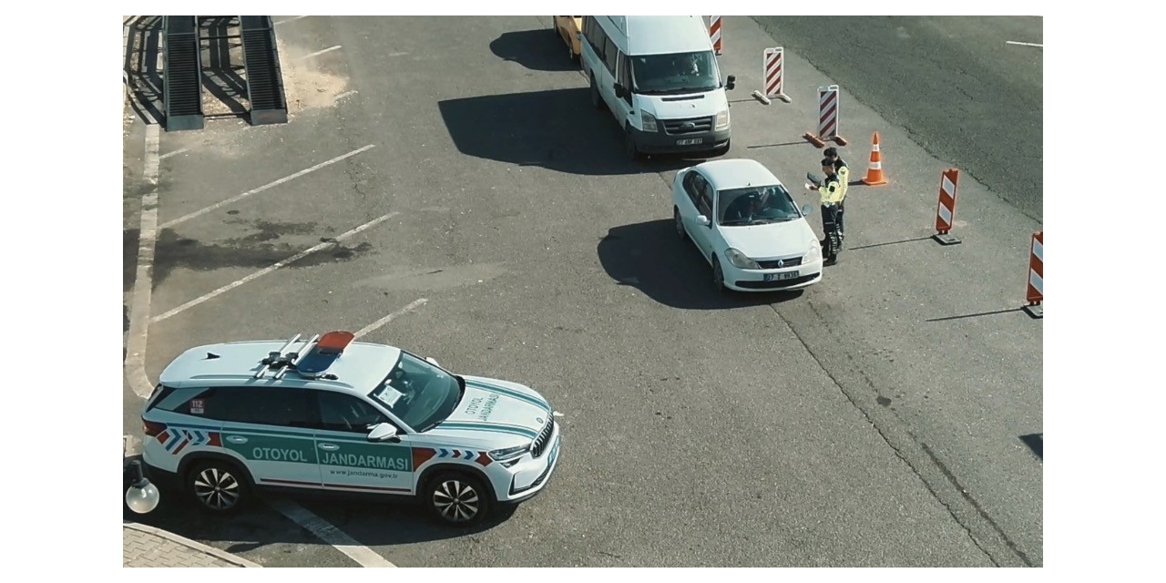 Gaziantep’te Jandarmadan Dron Destekli Trafik Denetimi