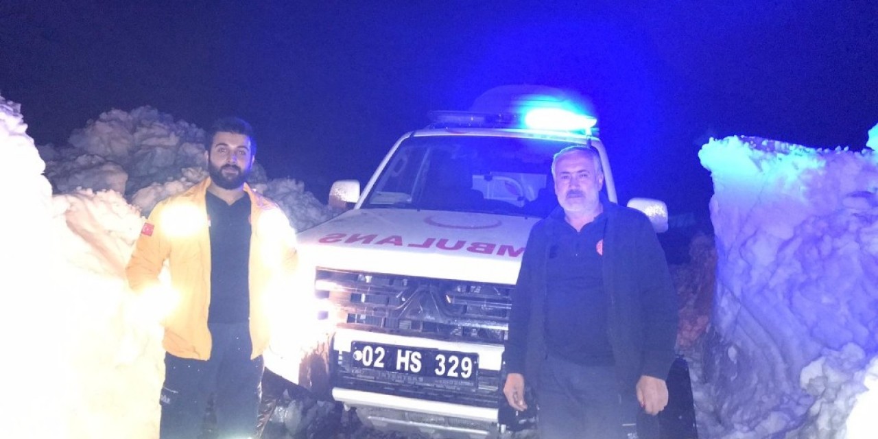 Sağlık Ekipleri Düşen Çığ Nedeniyle Hastaya 6 Saat Sonra Ulaşabildi