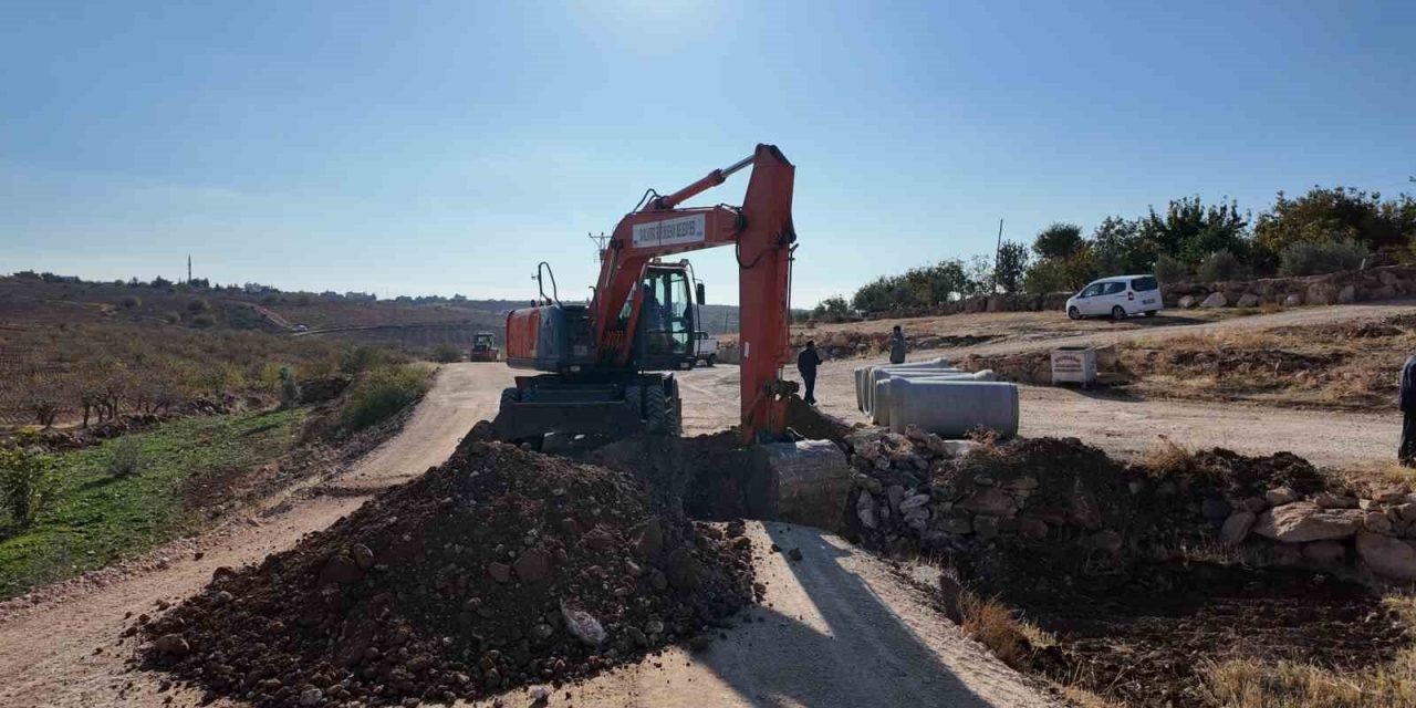 Bozova’da Deforme Olan Yol Yenileniyor