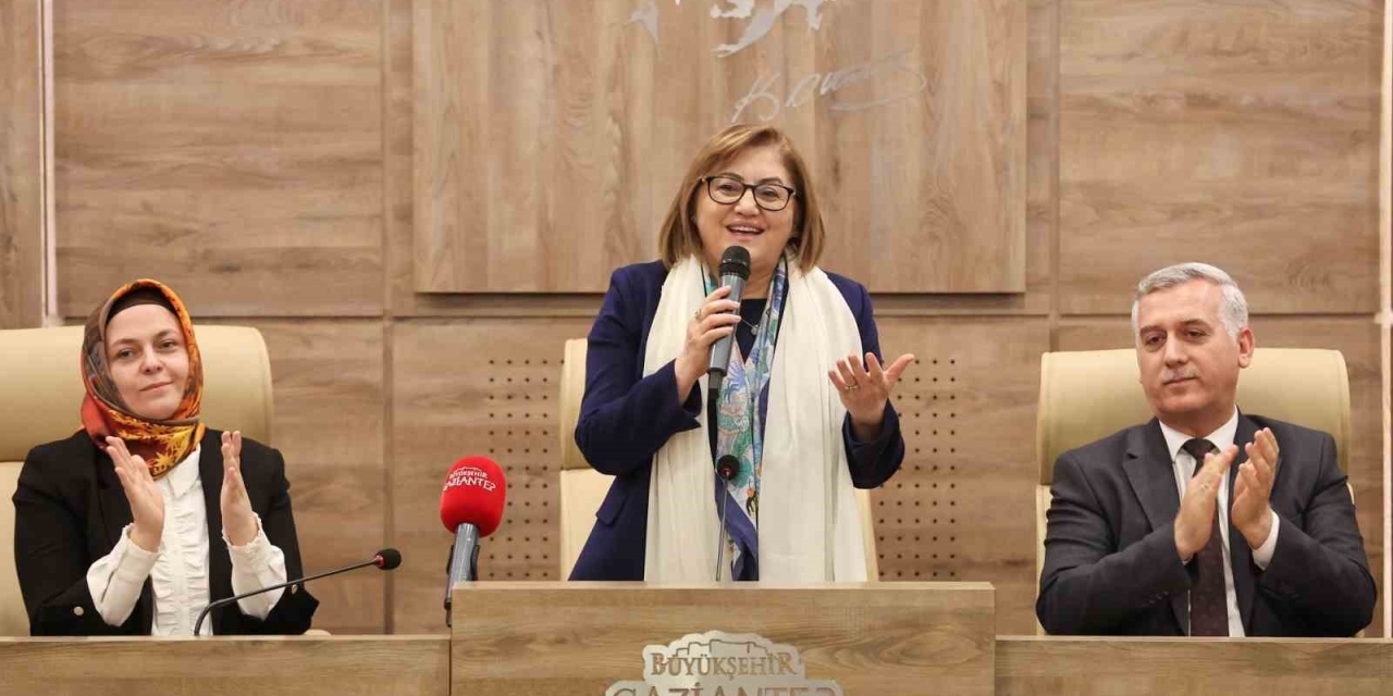 Umreden Dönen İkinci Kafile, Fatma Şahin İle Bir Araya Geldi