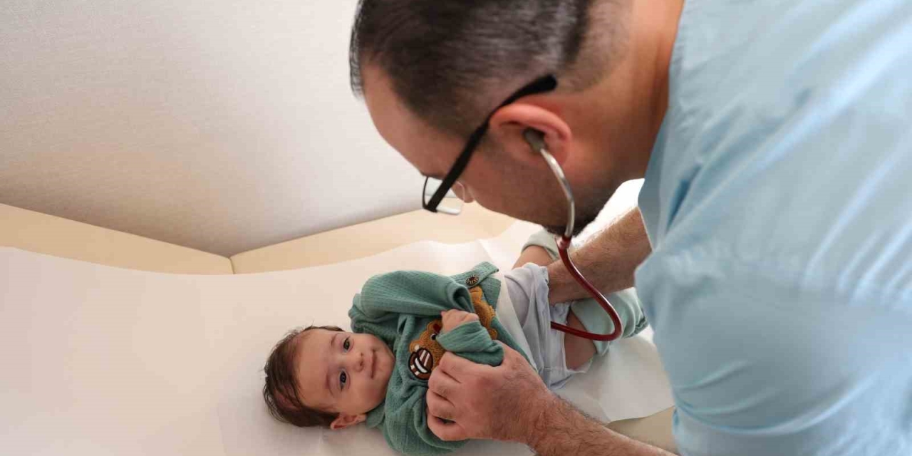 Anne Karnında Böbreği Şişen Bebek, 1 Aylıkken Ameliyatla Sağlığına Kavuştu