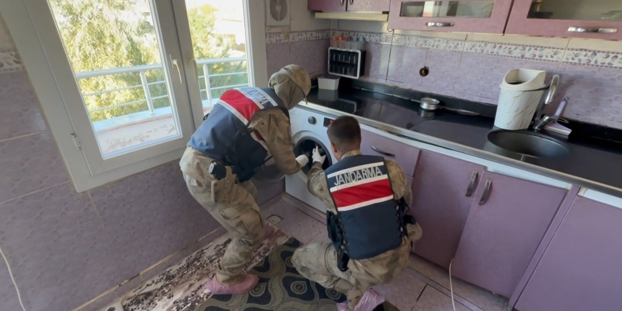 Şanlıurfa’da Çamaşır Makinesinden 12 Tabanca Çıktı