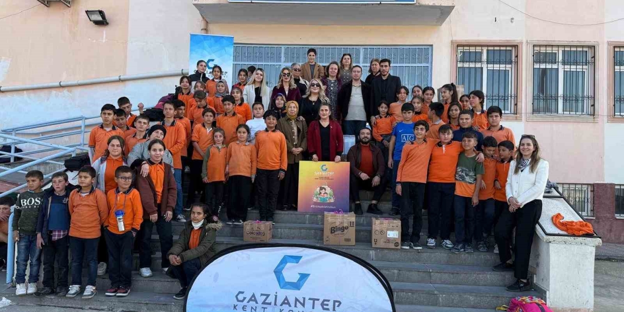 Kent Konseyi’nden Tekirsin Kırsal Mahallesine Anne-çocuk Kütüphanesi