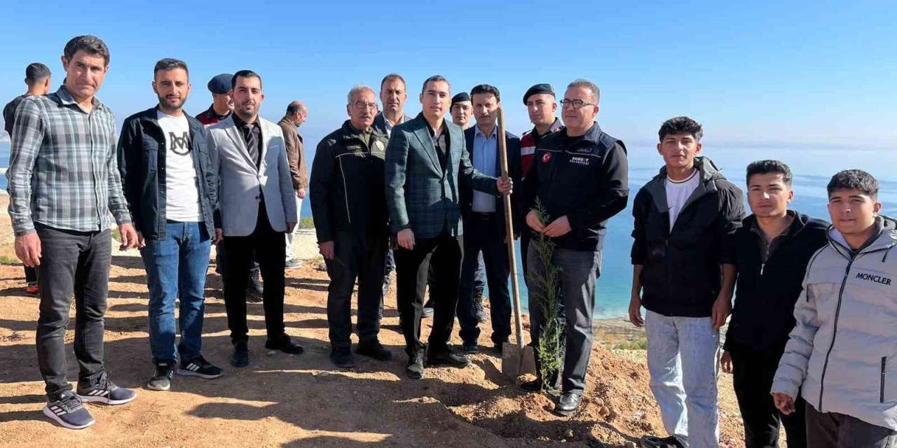 Öğretmenler Şehit Polis İçin Hatıra Ormanı Oluşturdu