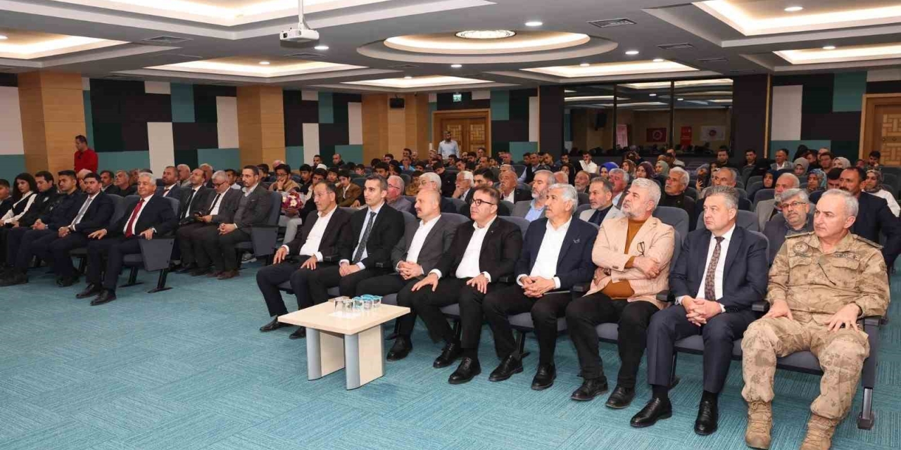 Külliyede Sahabe Konulu Konferans Düzenlendi