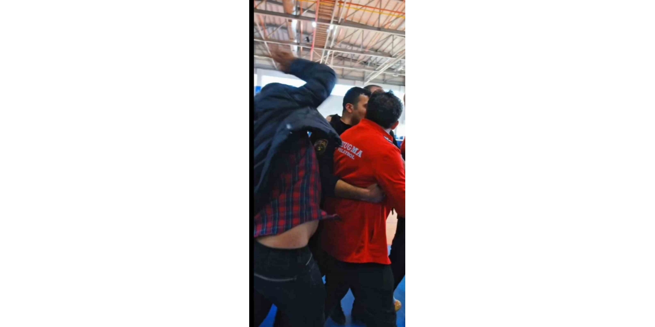Kadın Voleybol Maçında Kavga Kamerada