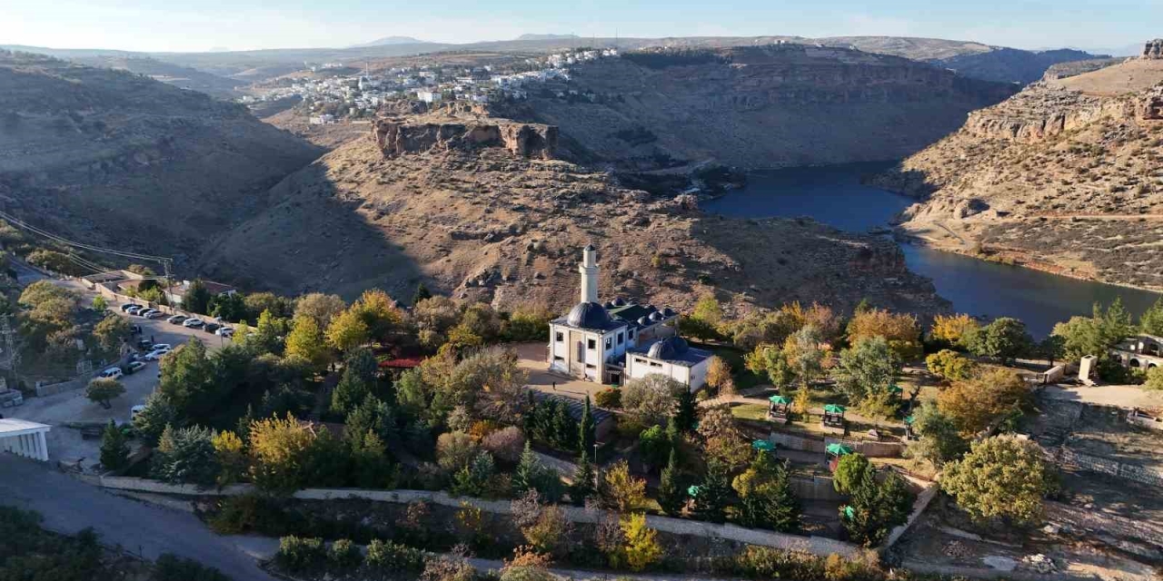 Kur’an-ı Kerim’de İsmi Geçen Peygamberlerin Kabirlerinin Olduğu İlçe Yılda 1 Milyon Ziyaretçi Ağırlıyor