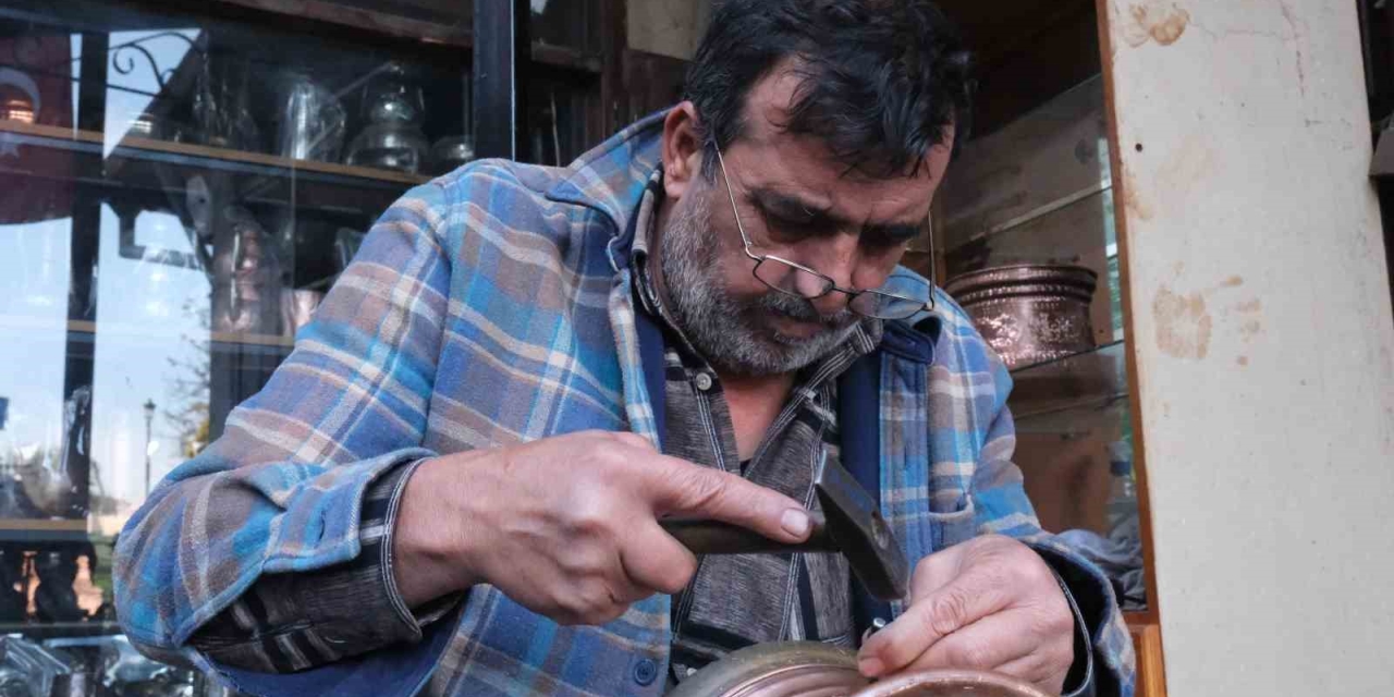 43 Yıllık Bakır Ustası Mesleğin Sona Ermesinden Korkuyor