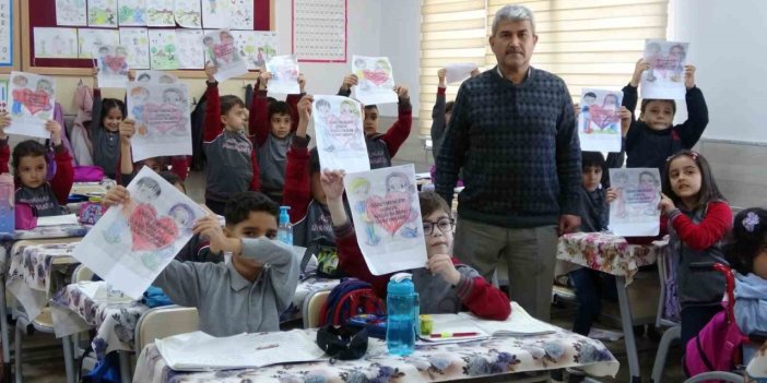 Depremin Yaralarını Öğrencileriyle Sardı