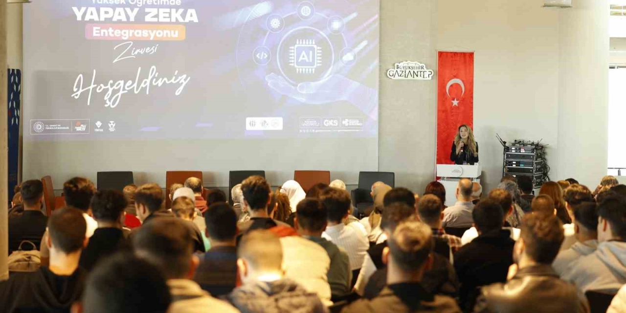 "yükseköğretimde Yapay Zeka Entegrasyonu Zirvesi" Yoğun Katılımla Gerçekleştirildi