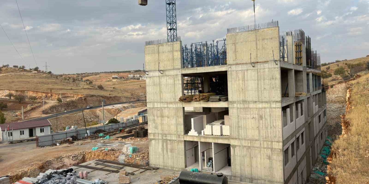 Eğil’de Sağlıkta Yeni Bir Seviye: 25 Yataklı Yeni Devlet Hastanesi Yükseliyor