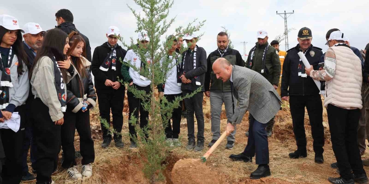 Fidanlar Şehitler İçin Toprakla Buluştu