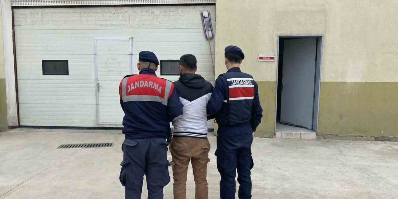 Dolandırıcılık Ve Yaralama Suçlarından 37 Yıl Kesinleşmiş Cezayla Aranan Şahıs Yakalandı