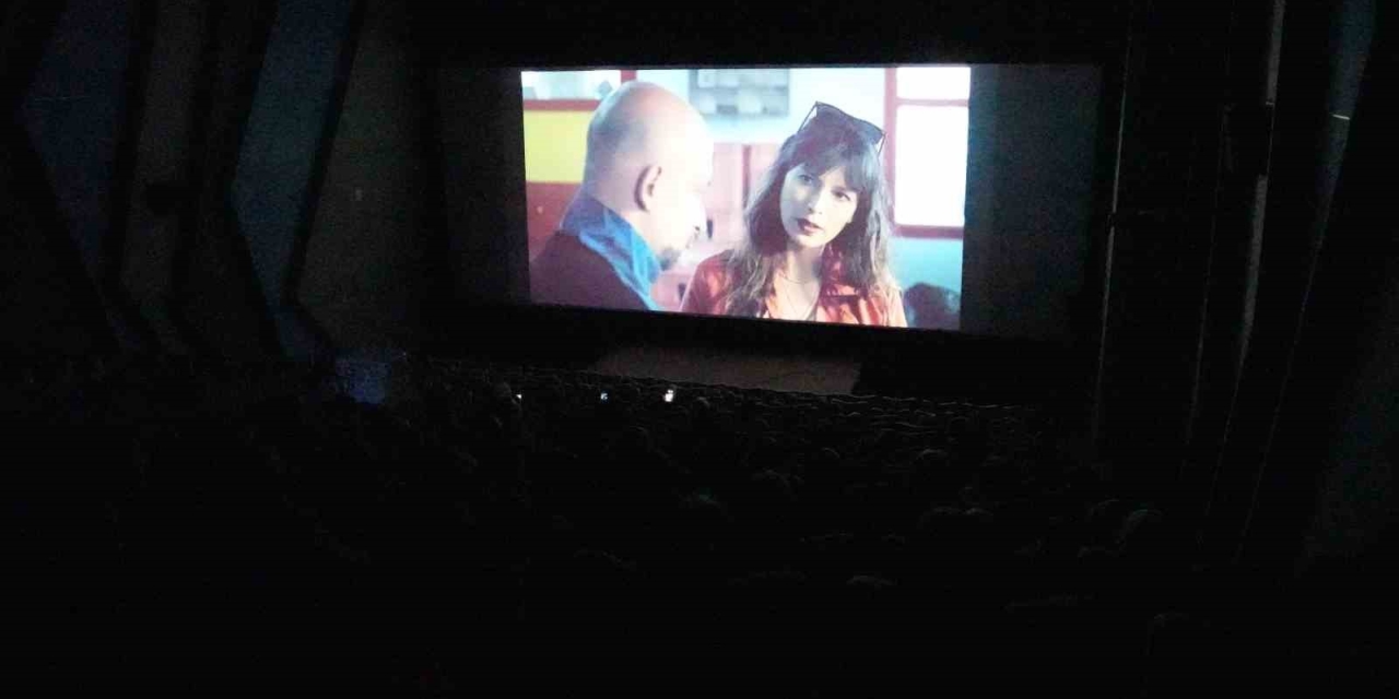 Kadınlar İçin Film Gösterimi