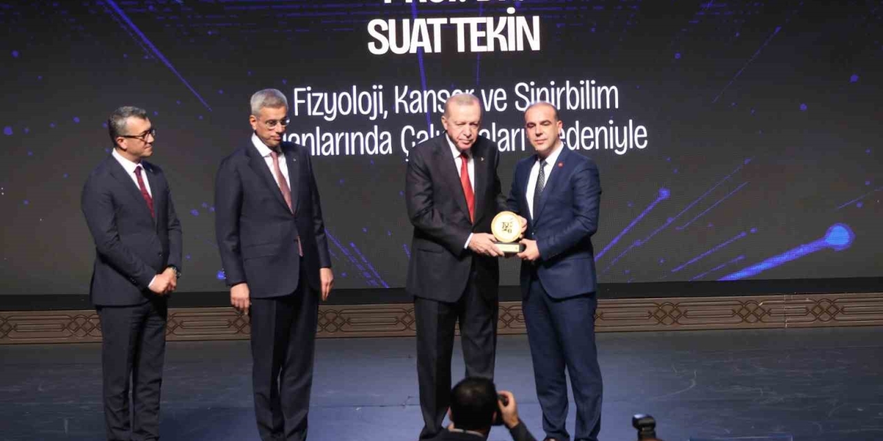 Prof. Dr. Suat Tekin’e Tüseb Aziz Sancar Teşvik Ödülü