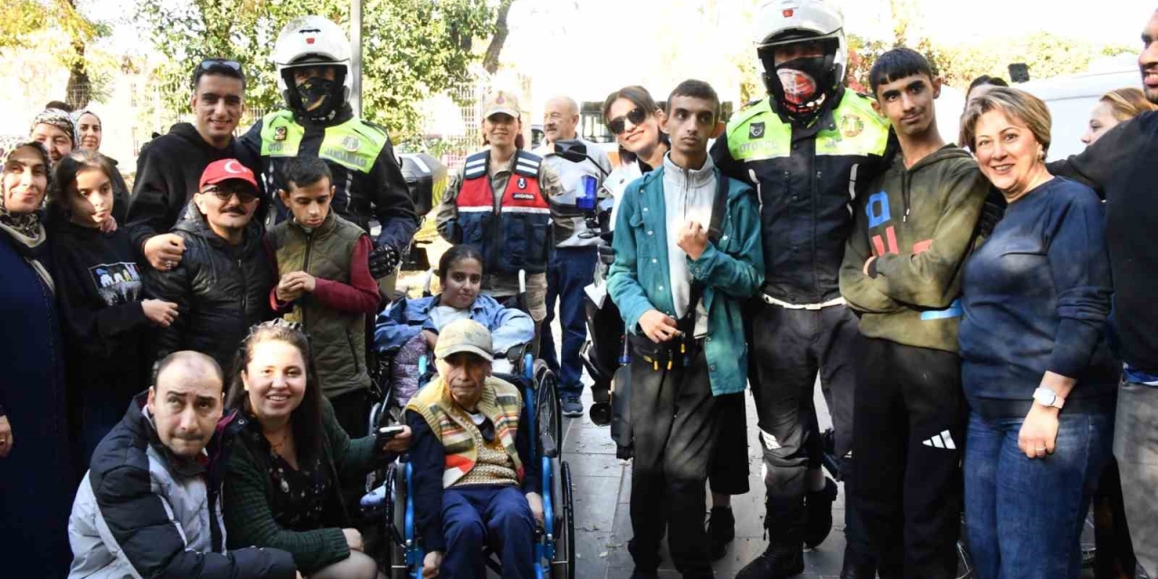 Jandarmadan Özel İhtiyaçlı Çocuklara Anlamlı Ziyaret