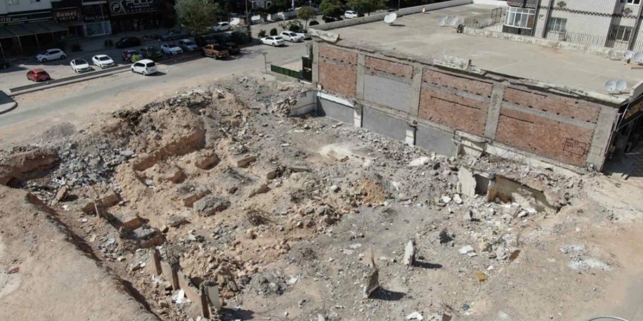 49 Kişiye Mezar Olan Emre Apartmanı Davasında 4 Sanık Tahliye Edildi