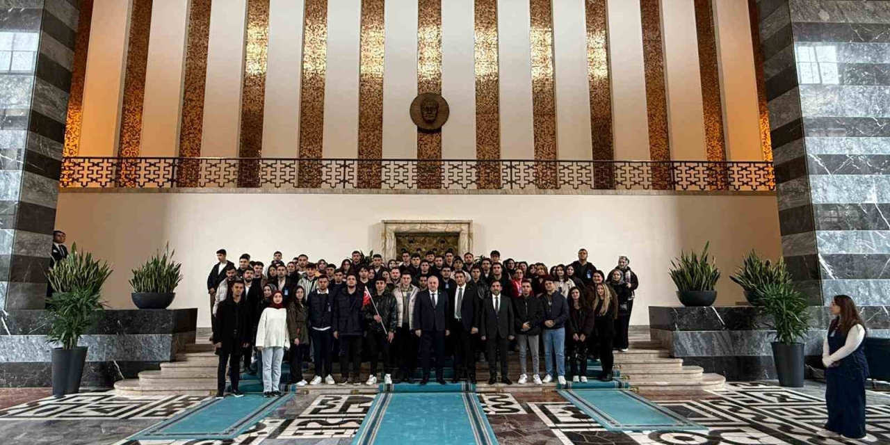 Başkan Yılmaz, Gençleri Başkentte Karşıladı