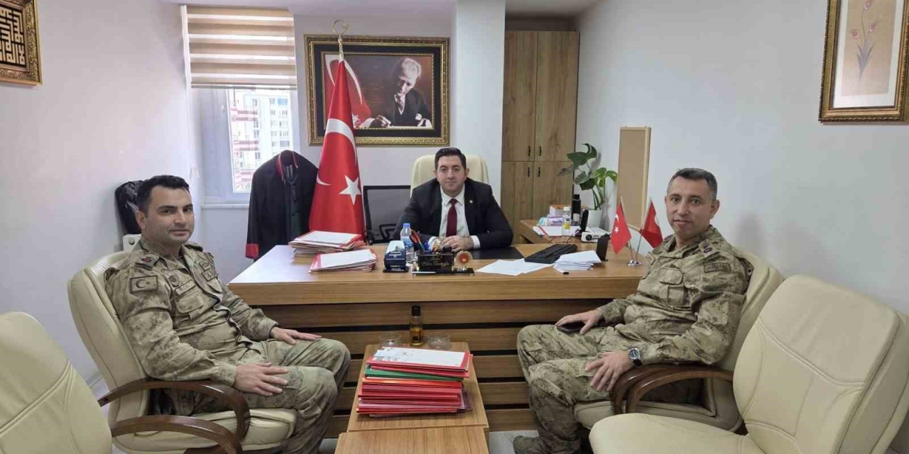 Ergani Sulh Ceza Hakimi Tosunoğlu, Tabur Ve İlçe Jandarma Komutanını Ağırladı
