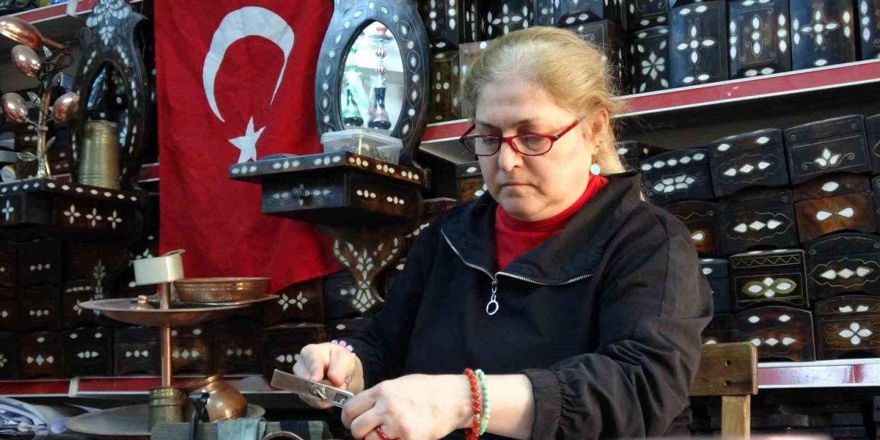 Kadın Bakır Ustası Erkeklere Taş Çıkartıyor