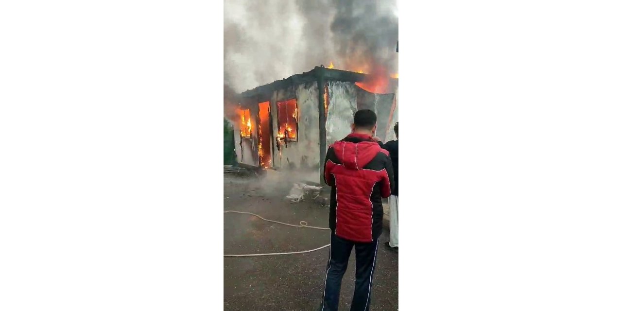 Konteyner Alev Alev Yandı