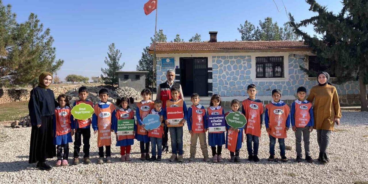 Siverek’te Köy Okulu Öğrencilerine Ağaç Sevgisi Ve Çevre Bilinci Eğitimi