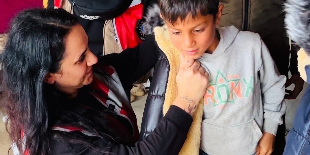 İstanbullu Gönüllülerden Şanlıurfa’daki Çocuklara Hediye Bot Ve Mont
