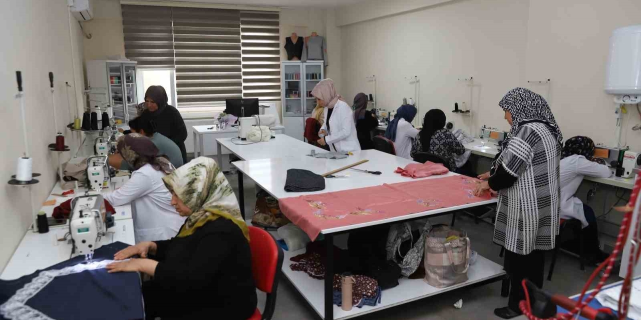 Dismek’te Müzikten Tekstile 15 Branşta Eğitim