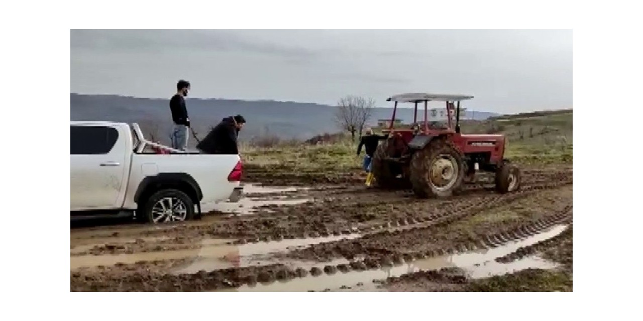 Aşıya Giden Filyasyon Ekibi Çamura Saplandı