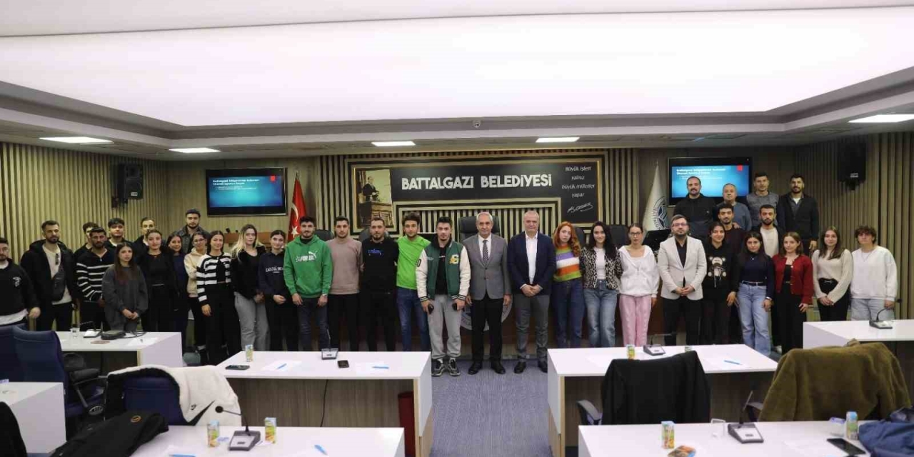 Battalgazi’de Gençlik Çalışmaları Öğrencilerle İstişare Edildi