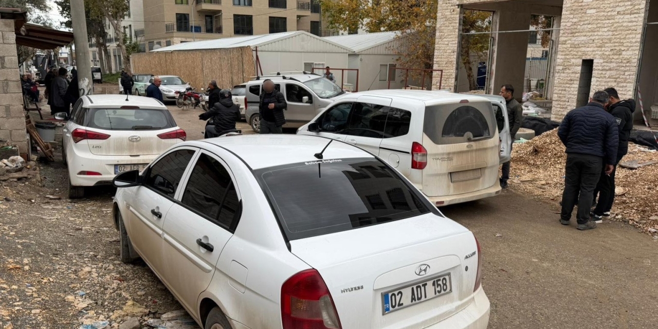 Alacak Verecek Kavgasında 4 Kişi Yaralandı