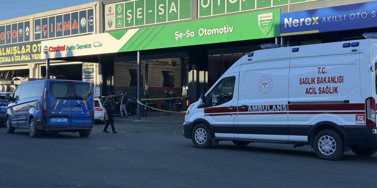 Sanayi Sitesinde Alacak-verecek Kavgası: 4 Yaralı