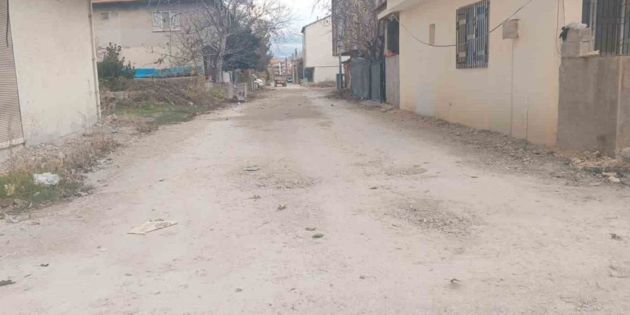 Gölbaşı İlçesinde Mahallelinin Asfalt Tepkisi