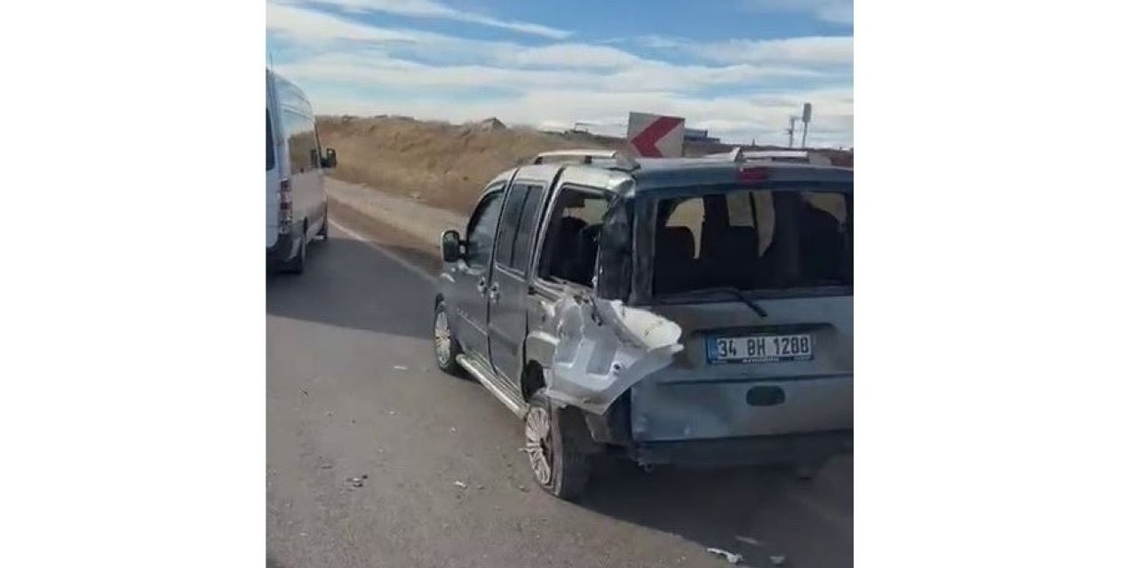 Kahta'da Tır İle Hafif Ticari Araç Çarpıştı: 1 Yaralı