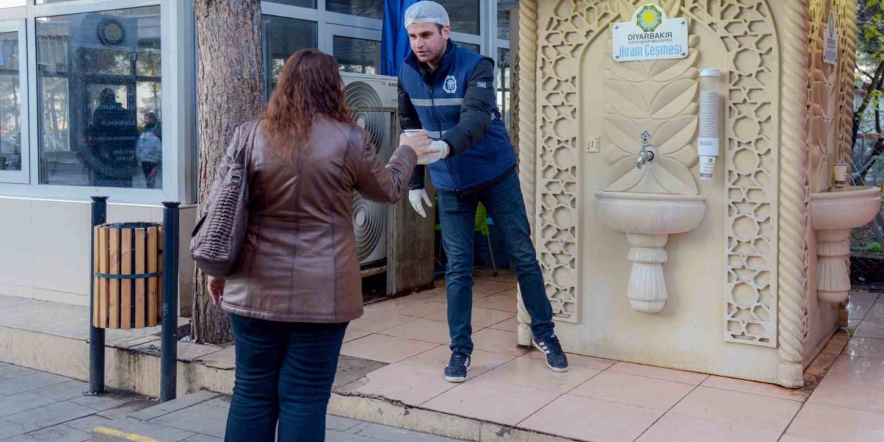 İkram Çeşmesinden Binlerce Vatandaş Yararlanıyor