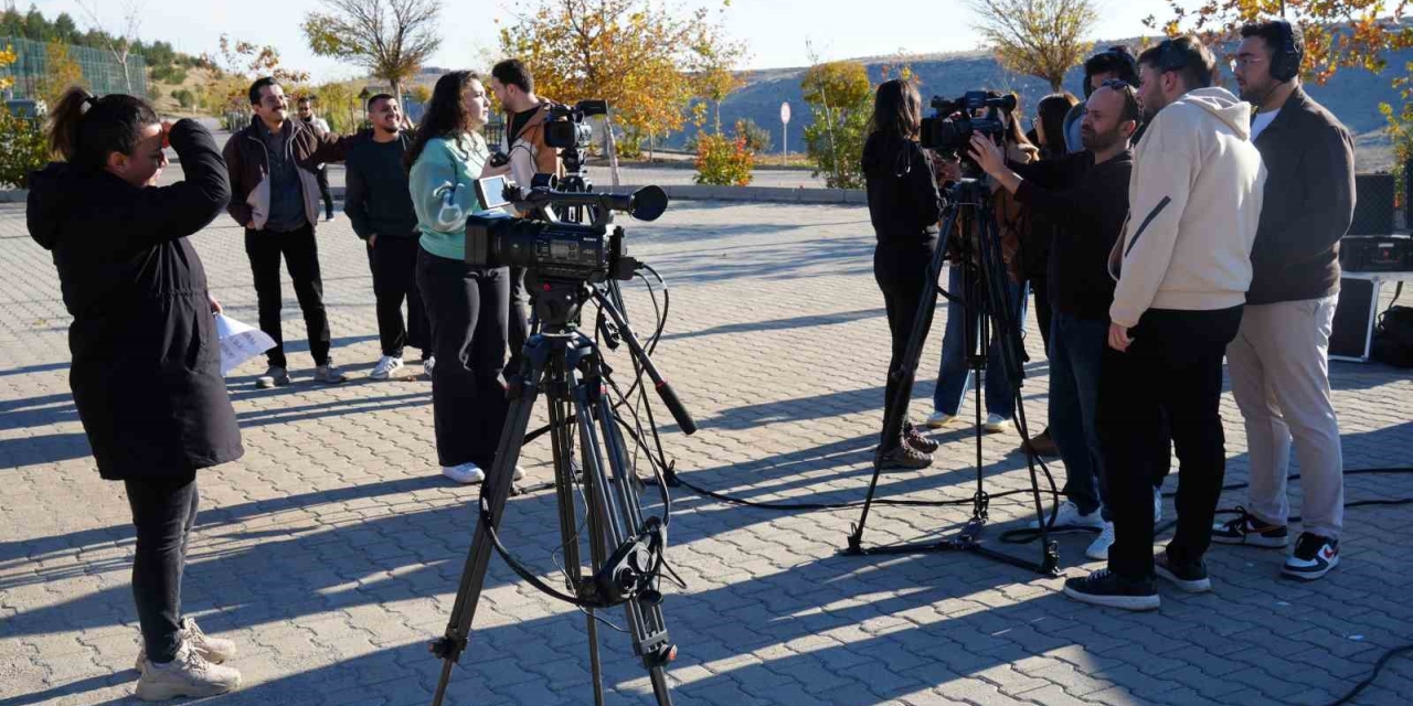 Mobil Basın Evi Gaziantep’te Öğrencilerle Buluştu