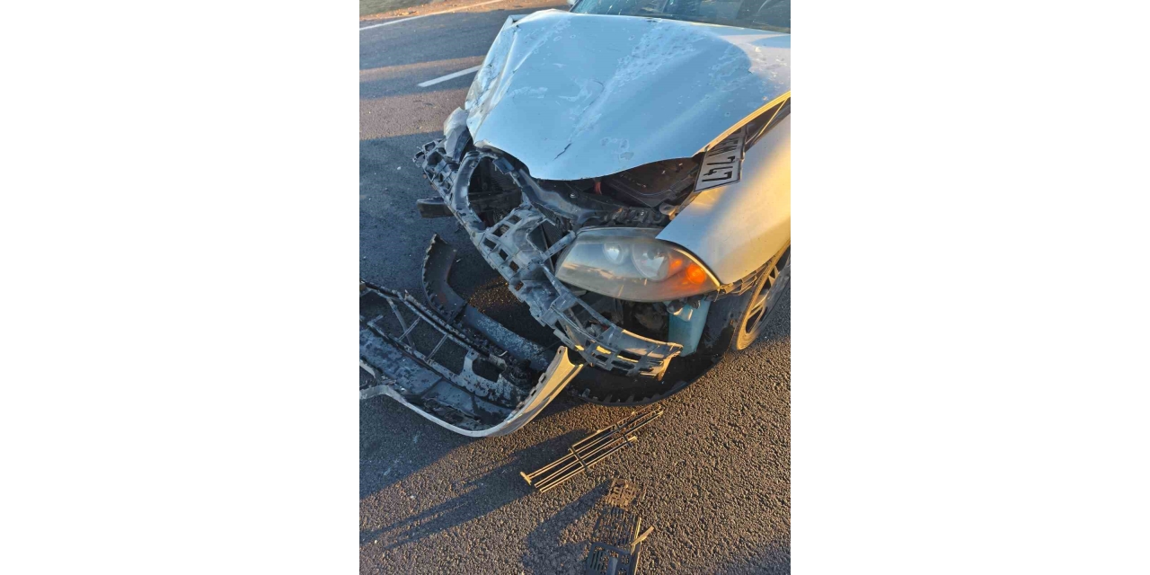 Otomobil İle Kamyonet Çarpıştı: 5 Yaralı