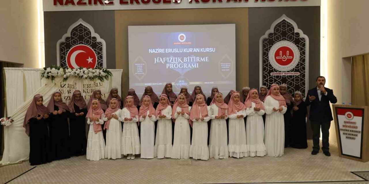 Gaziantep’te 16 Öğrenci İcazet Merasiminde Hafızlık Belgelerini Aldı